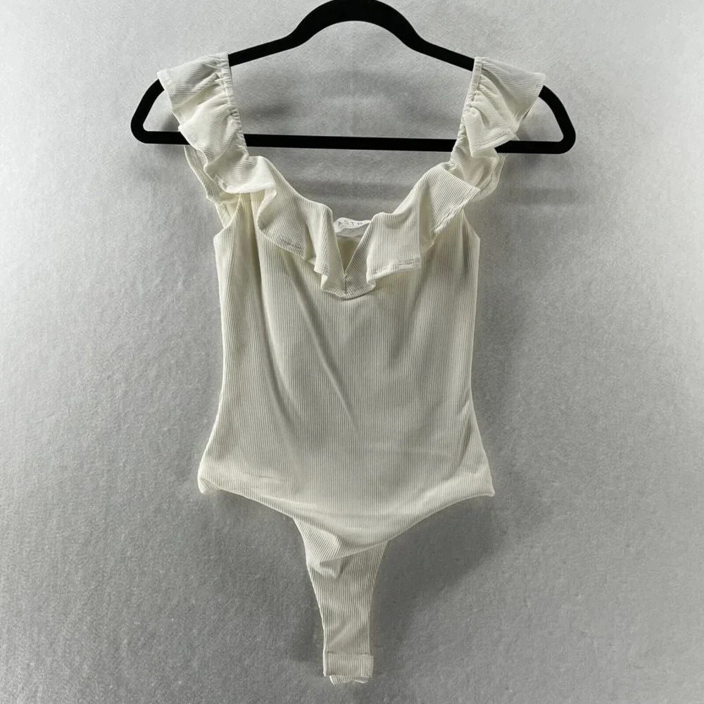 ASTR The Label Bodysuit Top Womens Sz XS Ruffled Flounce Sleeveless Ribbed White